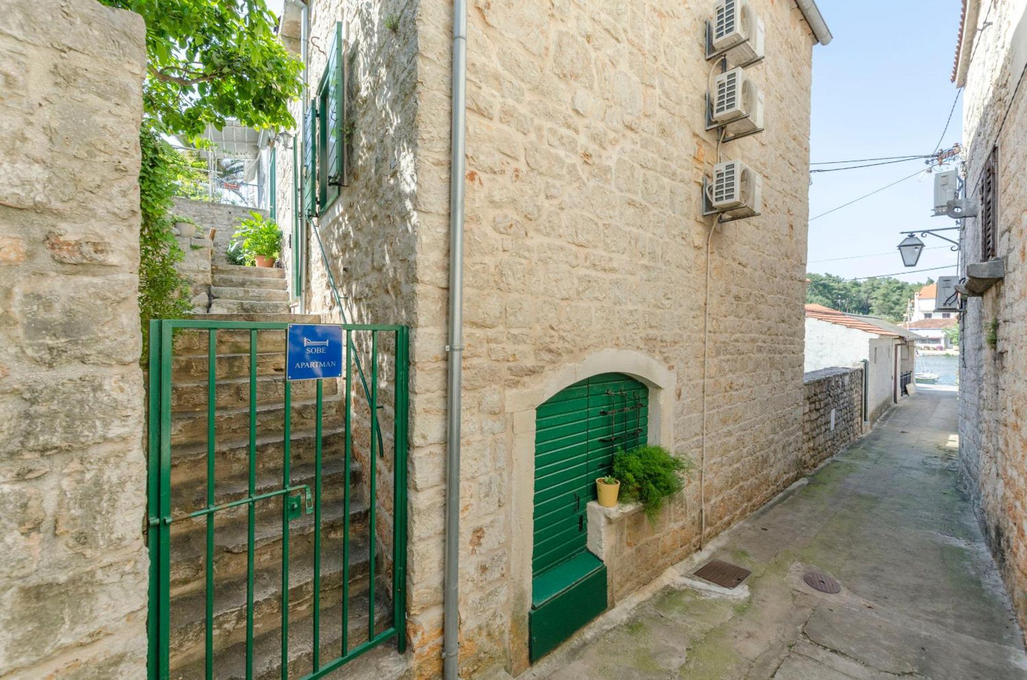 Apartments Draga - Traditional & In Center Vrboska Exteriör bild