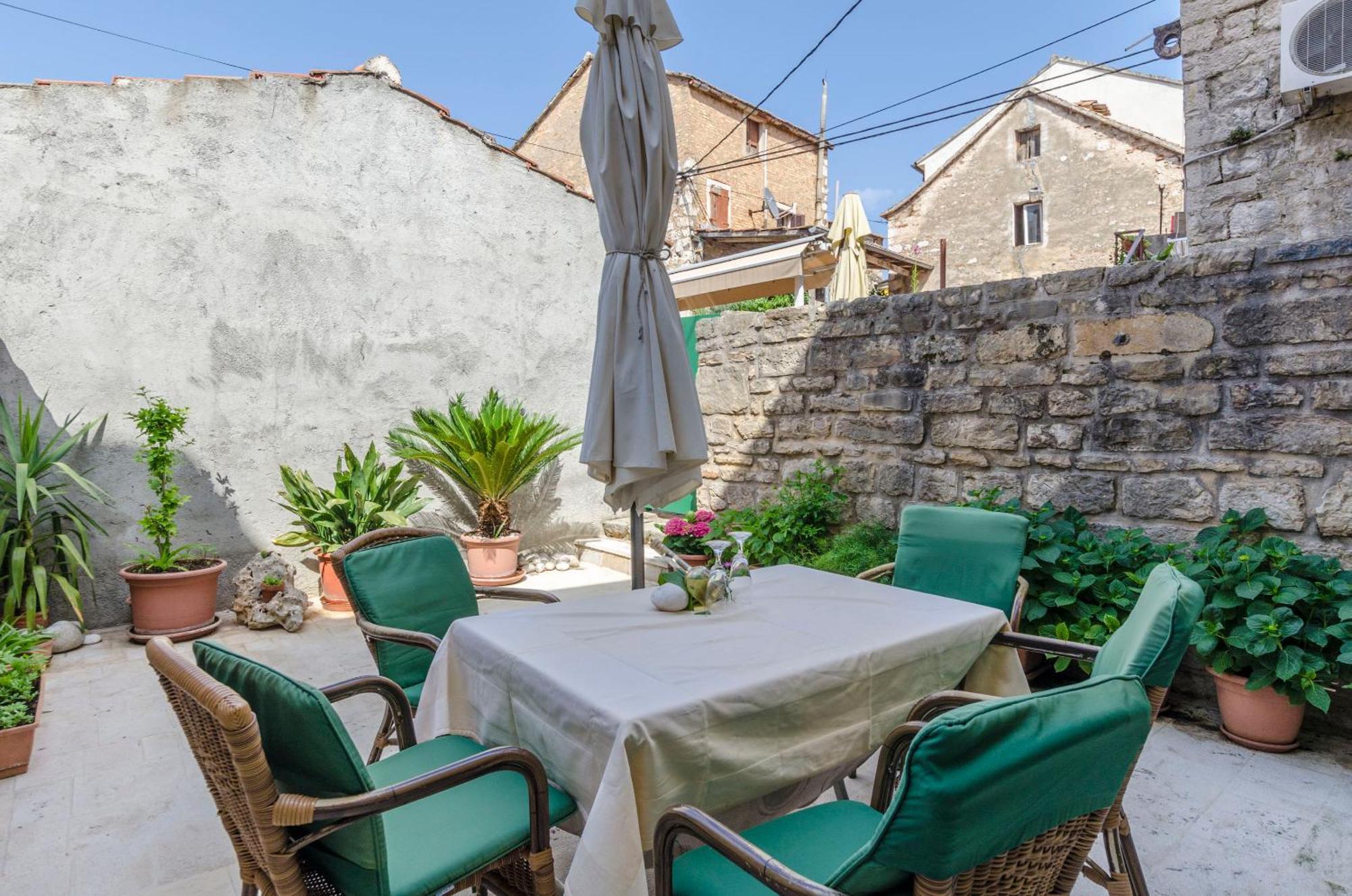 Apartments Draga - Traditional & In Center Vrboska Exteriör bild
