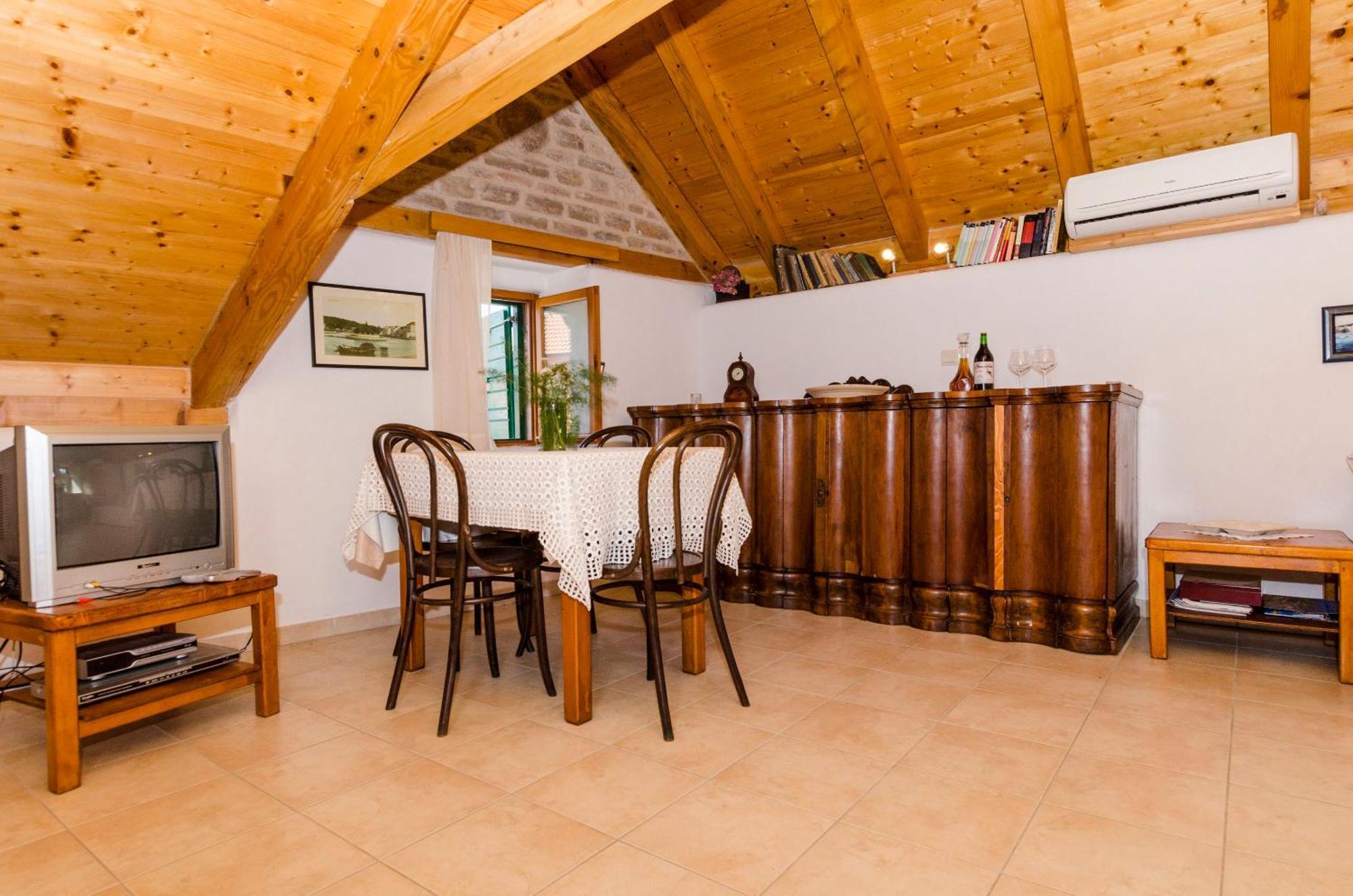 Apartments Draga - Traditional & In Center Vrboska Exteriör bild