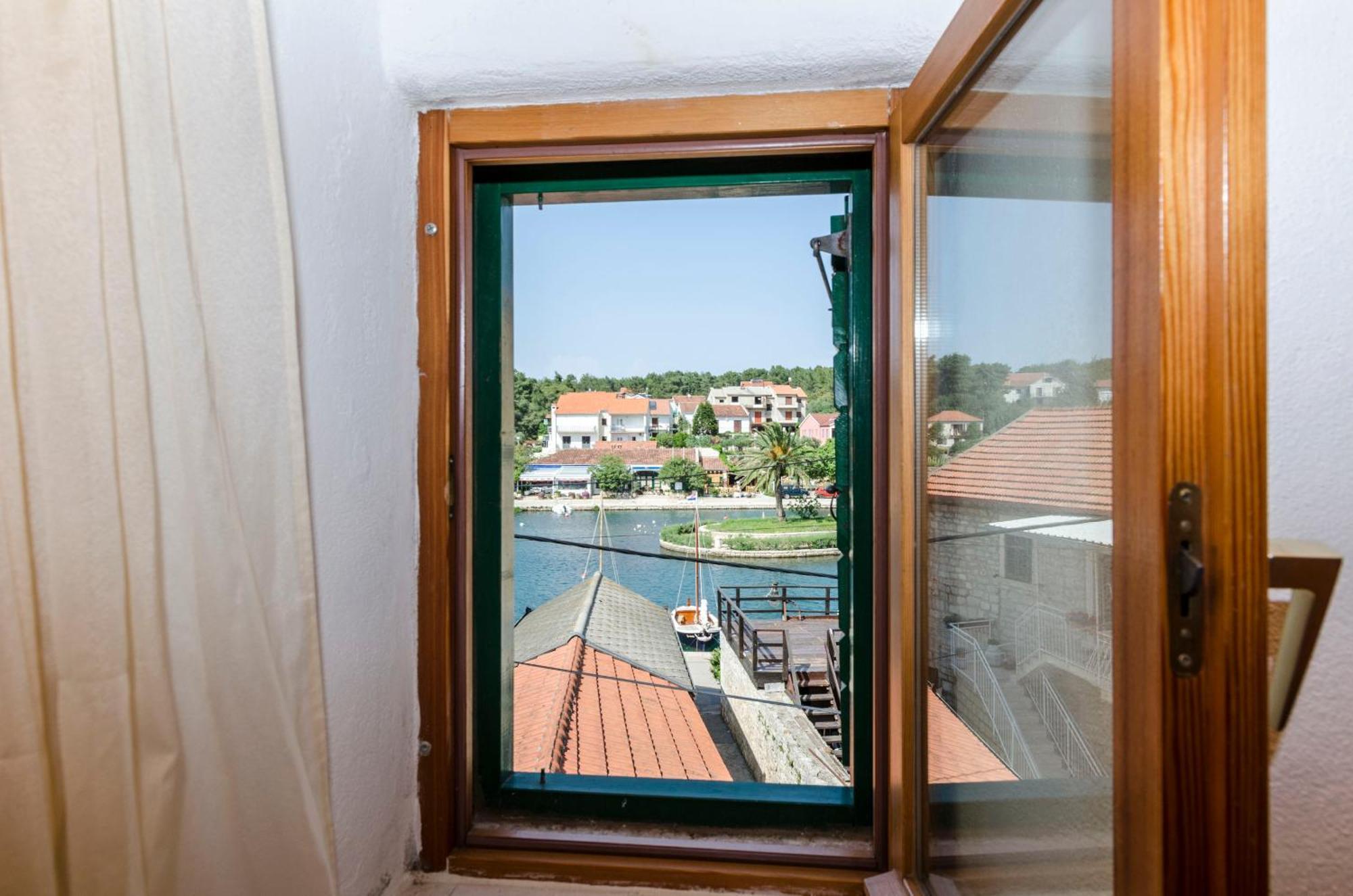 Apartments Draga - Traditional & In Center Vrboska Exteriör bild