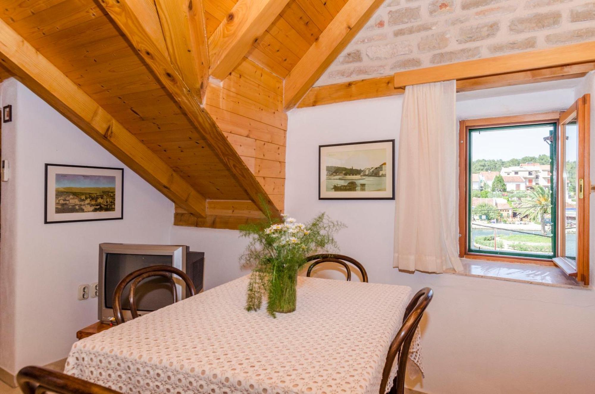 Apartments Draga - Traditional & In Center Vrboska Exteriör bild