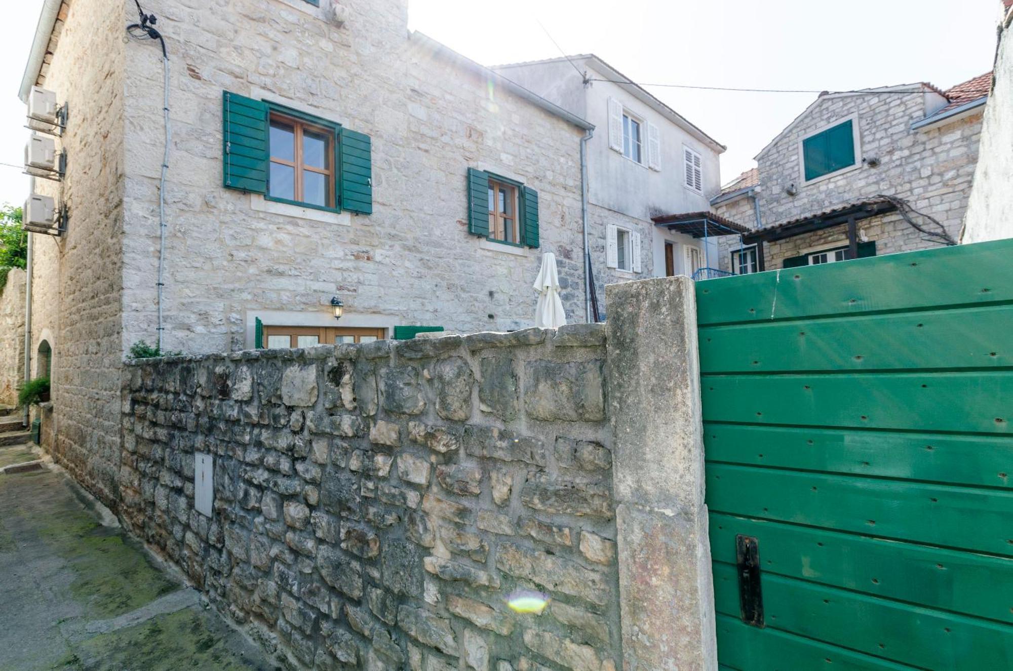Apartments Draga - Traditional & In Center Vrboska Exteriör bild