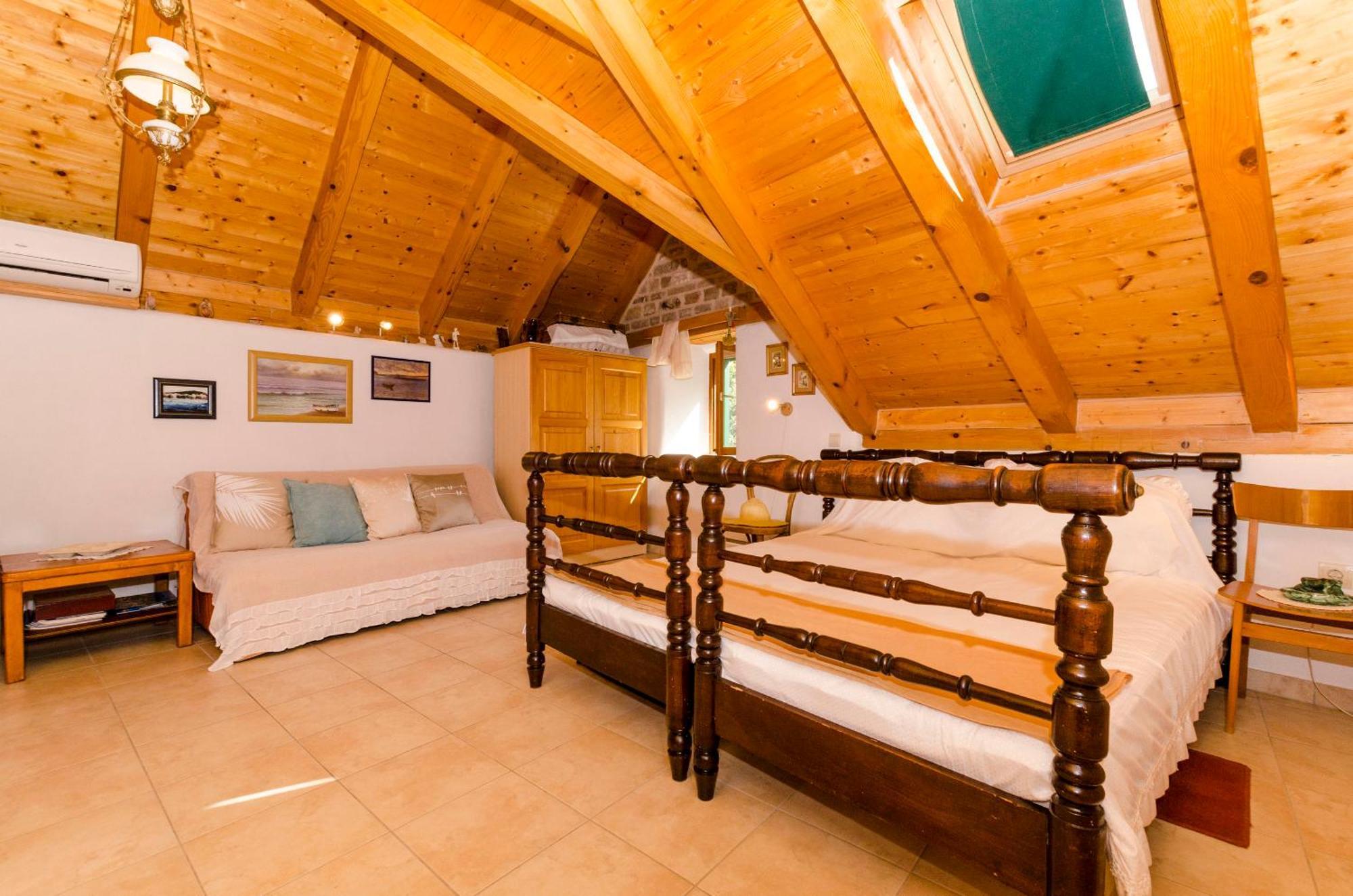 Apartments Draga - Traditional & In Center Vrboska Exteriör bild